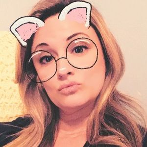 Meet your Posher, Holly